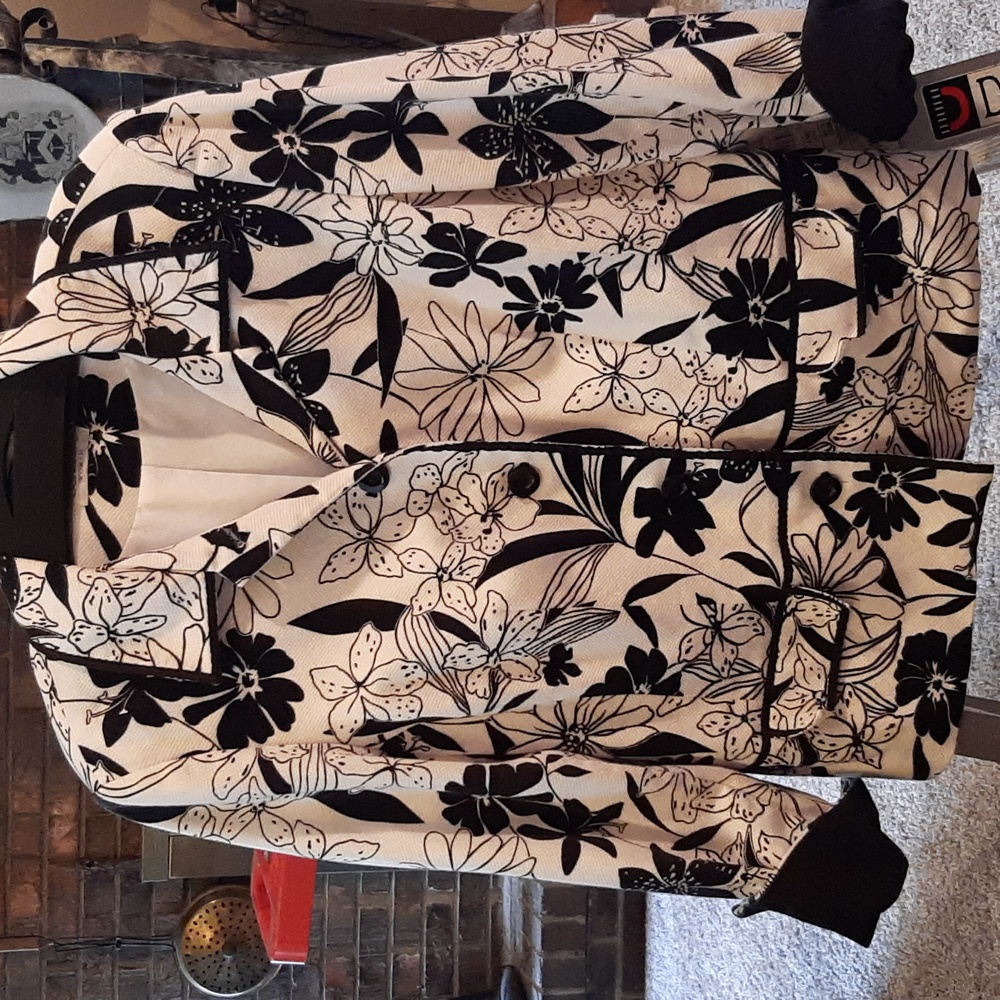 Versatile Black & White Jacket - image 2